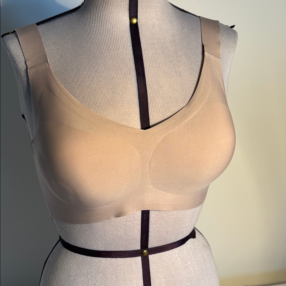SEAMLESS LINGERIE padded wireless bra